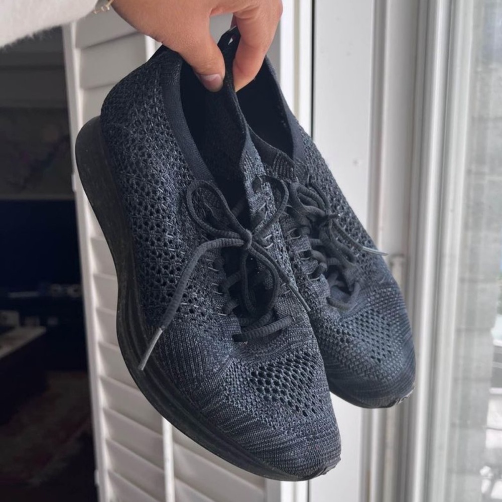 NIKE | Triple Black Flyknit Racers